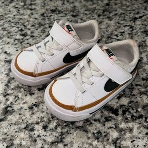 Toddler Nike court legacy